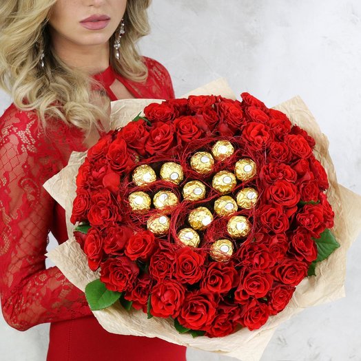 51 красная роза с конфетами ФЕРРЕРО РОШЕ